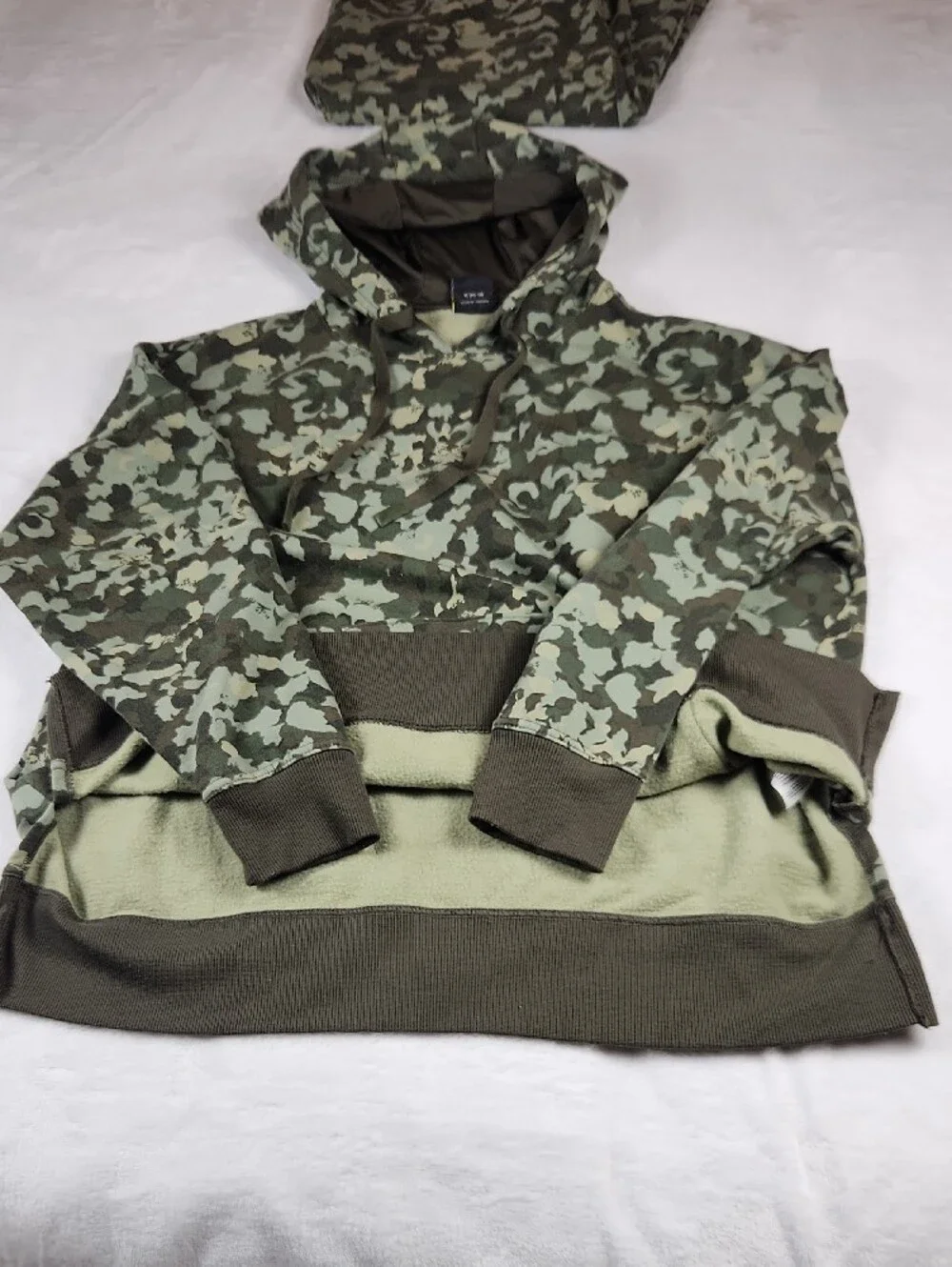 Women's Green Camo Hoodie & Jogger Set - Cozy Pullover Sweatshirt Size XL